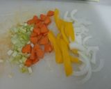 Foto del paso 1 de la receta: Sofrito de verduras y lomo con huevo de yema líquida