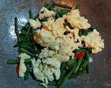 Foto langkah ke 4 dari resep Oseng Telur Kacang Panjang #week42.