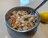 Une image de l'étape 1 de Salade de goberge et saumon fumé.