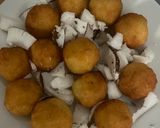 Une image de l'étape 6 de Beignet de manioc accompagné de coco.