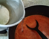 Foto del paso 4 de la receta: Ojitos 👀 con chicharrón en salsa roja