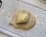 A picture of step 2 of Apple pie bites.