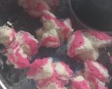 Foto langkah ke 4 dari resep Bolu kukus merah putih.