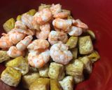 Foto langkah ke 2 dari resep Udang & Tahu Balado.