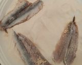 Foto del passaggio 2 della ricetta Alici fritte dorate