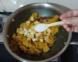 A picture of step 6 of Pepper Ghanto (Grated Green Papaya with Potato).