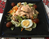 Foto del paso 2 de la receta: Ensalada de pollo con salsa rosa y tomate cherry