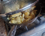 Foto del paso 2 de la receta: Alitas de pollo con papas rápidas