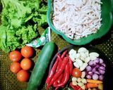 Foto langkah ke 1 dari resep Ayam Suwir Kemangi buat isi Nasi Kotak (140).