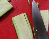 Foto del paso 2 de la receta: Espaguetis de calabacín con trocitos de cerdo en salsa de tomate