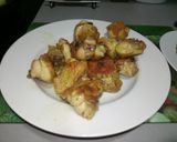 Foto del paso 3 de la receta Pollo con arroz servido con salsa de ciruelas, dátiles y pipas