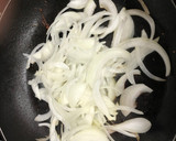 Foto del paso 1 de la receta: Rollitos de carne con trigueros y salsa de cebolla