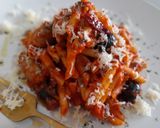 Foto del paso 7 de la receta: Macarrones con salchichas y olivas negras en salsa de tomate