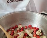 A picture of step 4 of Basil with Tomato cocktail macaroni.