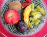 A picture of step 1 of Fruits Salad.
