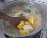 Foto langkah ke 4 dari resep Tinutuan (Bubur Manado) dan Sambal Ikan Roa.