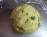 A picture of step 1 of Spring onion fried leaf.