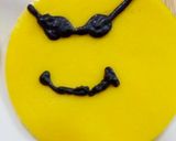 मिल्क पेड़ा इमोजी (Milk Peda Emoji recipe in Hindi) रेसिपी चरण 4 फोटो