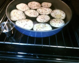 Foto del paso 2 de la receta: Mini pizzas con base de berenjena