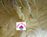 A picture of step 13 of Frosted sponge cupcake.