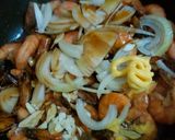 Foto langkah ke 4 dari resep Udang Saus Tiram Mentega.