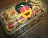 Foto langkah ke 7 dari resep Strawberry Cheese Thumbprint Cookies.