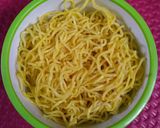 Foto langkah ke 1 dari resep Mie Kangkung.