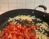 Foto langkah ke 3 dari resep Prawn Fettuccine with Tomato Sauce.