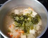 Foto langkah ke 3 dari resep Sup tahu sawi asin.