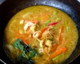 รูปขั้นตอนการทำที่ 4 ของ กุ้งผัดเครื่องแกงราดหน้าข้าว