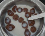 A picture of step 4 of Choco chips milk.