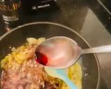 Hình bước làm 5 của món Vào bếp cùng con: Onion jam hay mứt hành tây mặn ngọt với dấm dâu tằm