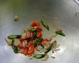 Foto langkah ke 3 dari resep Cah brokoli cumi.