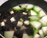 Hình bước làm 2 của món Canh Bí Xanh Nấu Rong Biển Đậu Hũ Non Chay
