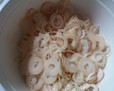 Foto langkah ke 2 dari resep Gulai Rebung Muda + Kerupuk Kulit.