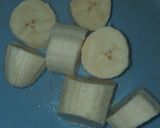 A picture of step 1 of Banana and Muskmelon shake.