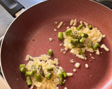 Foto del paso 2 de la receta: Chicharrón de queso y espárragos