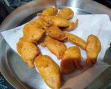A picture of step 5 of Lotus stem pakore in Italian seasoning.