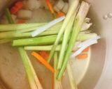 A picture of step 6 of Vegetarian Bún Bò.