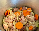 Foto del paso 2 de la receta: Pollo a la cerveza 💛