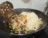 A picture of step 5 of Vegetable noodles.
