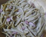 Foto langkah ke 3 dari resep Fettucini Alfredo.