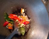 Foto langkah ke 2 dari resep Tumis Pepaya,Kulit Mlinjo,daun so.