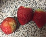 Foto del paso 2 de la receta: Licuado de fresa y banana