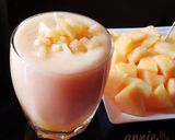 A picture of step 1 of Muskmelon juice.