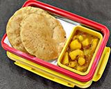 पंचमेल पूरी और आलू की सब्जी रेसिपी चरण 4 फोटो