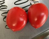 Une image de l'étape 4 de Salade de pommes de terre, tomates et oignon doux à l’ail frais et thon mariné.