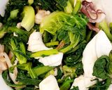Hình bước làm 2 của món Mầm bắp cải Sapa xào mực