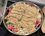 Foto del paso 7 de la receta: Noodles con albóndigas recuperadas y col