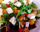 Foto del paso 3 de la receta: Ensalada improvisada con langostinos, frutos secos y queso